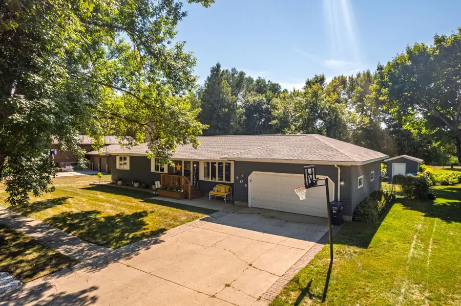 906 10th Street S, Benson, MN 56215 - #3
