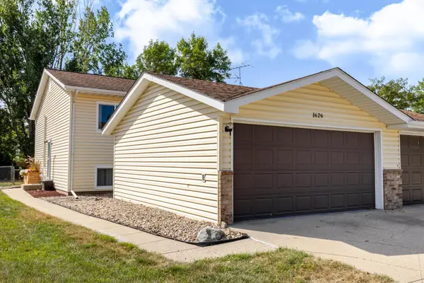1626 34 1/2 Avenue S, Fargo, ND 58104