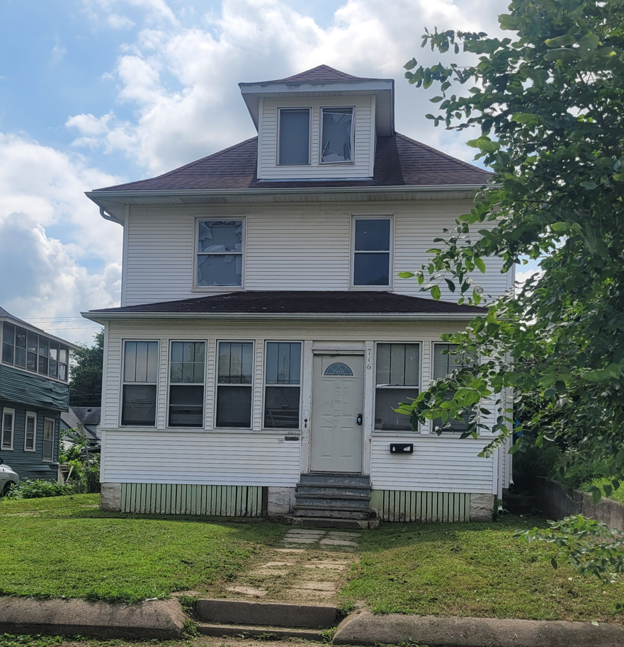 716 Rose Avenue E, Saint Paul, MN 55106 - #1