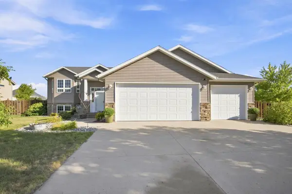 616 Lexington Lane, Moorhead, MN 56560