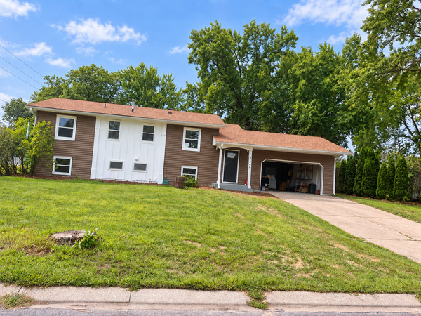 2348 106th Avenue Nw, Coon Rapids, MN 55433