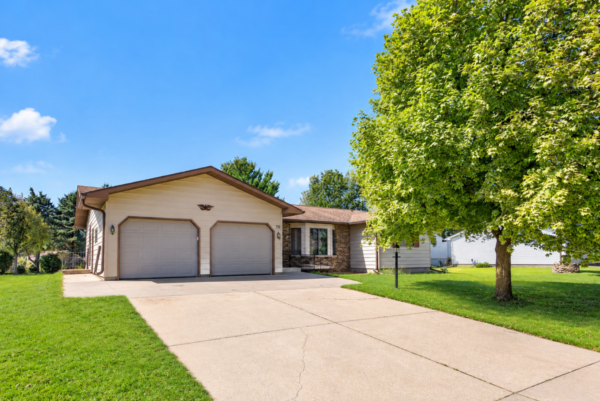 715 Madison Avenue Sw, Eyota, MN 55934 - #1