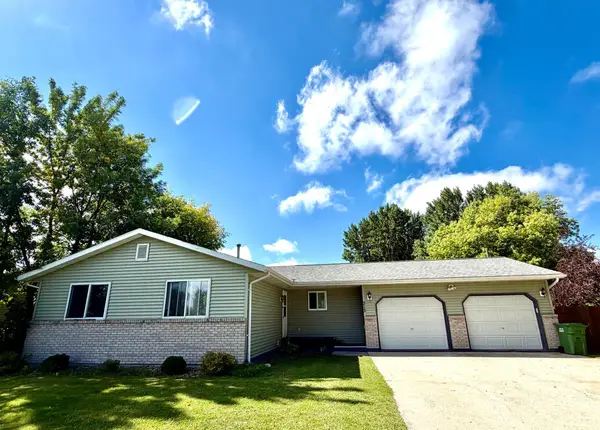313 10th Avenue Ne, Roseau, MN 56751