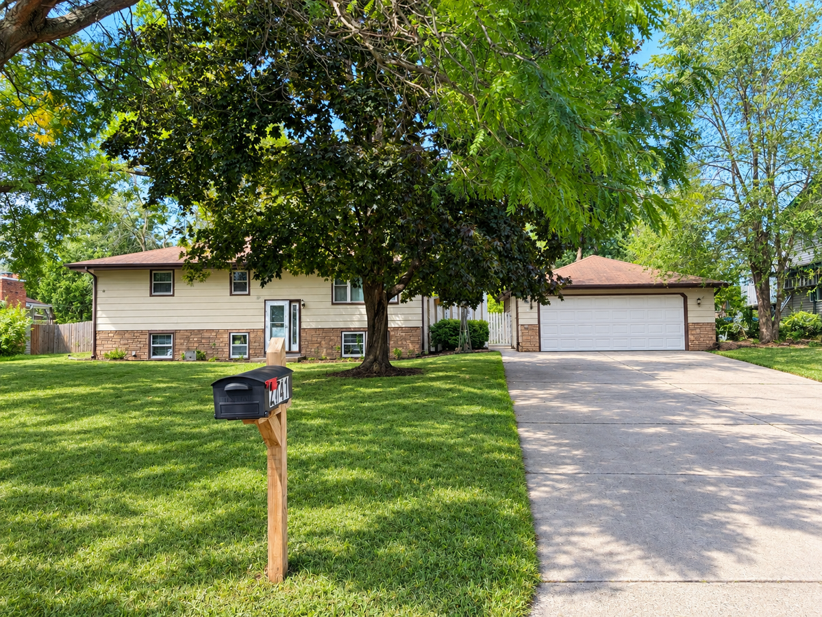 2741 109th Avenue Nw, Coon Rapids, MN 55433 - #1