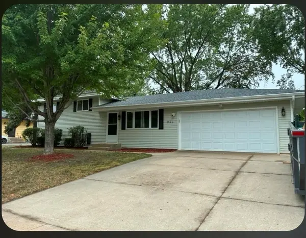 901 Sunny Lane, Anoka, MN 55303