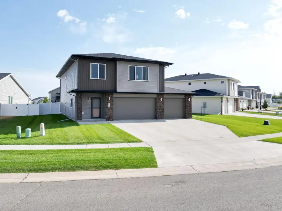 818 Albert Drive W, West Fargo, ND 58078 - #2