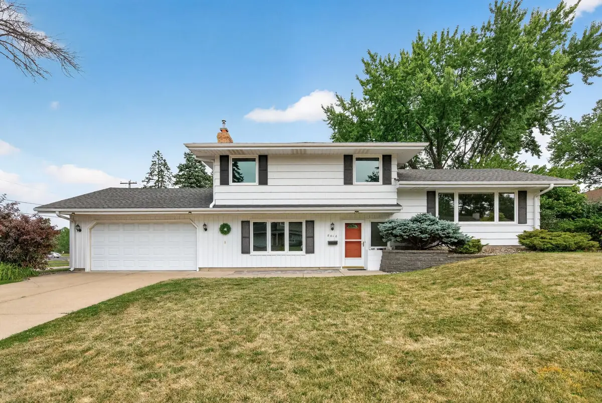 8616 34th Avenue N, New Hope, MN 55427 - #1