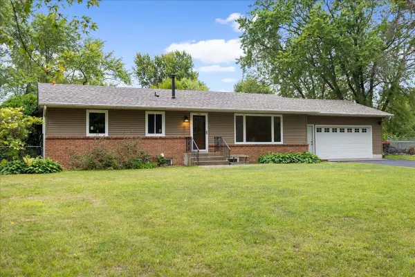 6101 Oak Circle, North Branch, MN 55056