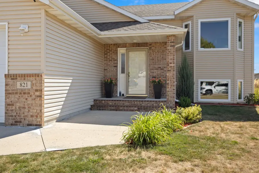 821 16th Avenue W, West Fargo, ND 58078 - #2