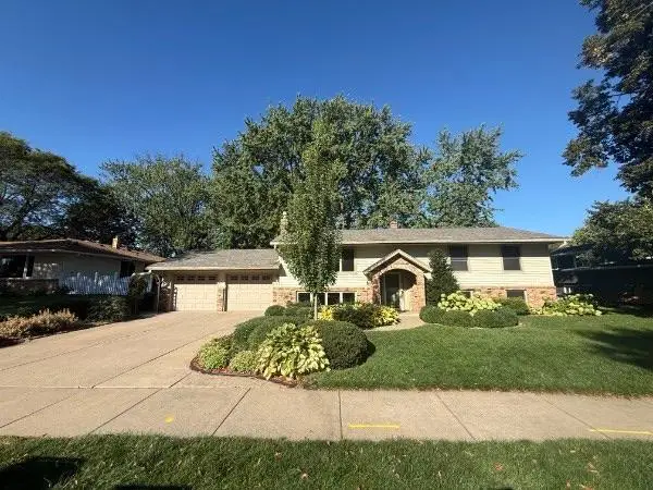 2749 Hilltop Court, North Saint Paul, MN 55109