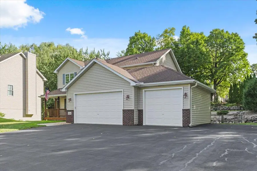 8549 Woodland Curve, Saint Bonifacius, MN 55375 - #2