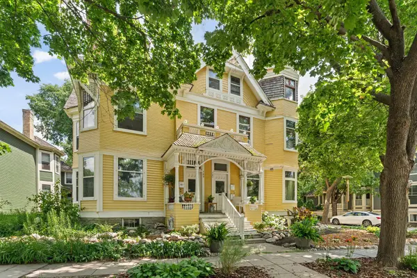 107 Island Avenue W, Minneapolis, MN 55401