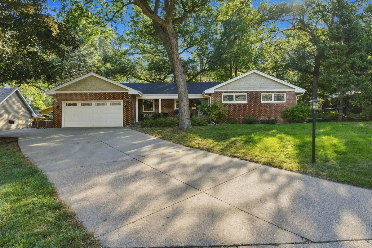 1620 Sumter Avenue N, Golden Valley, MN 55427 - #1