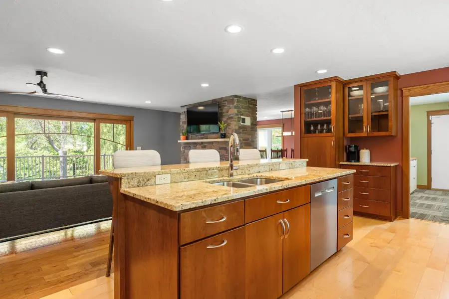 706 23rd Street Sw, Austin, MN 55912 - #3