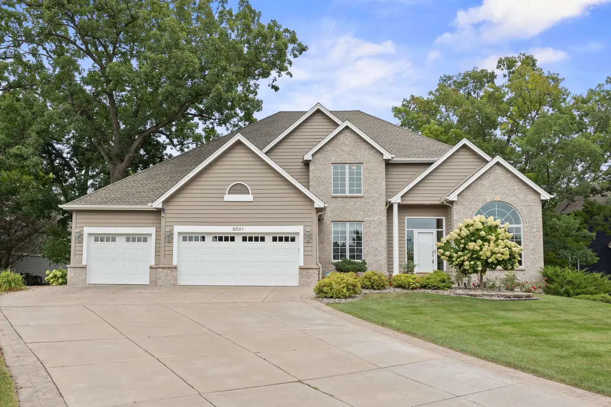 2021 Royale Drive, Eagan, MN 55122 - #1