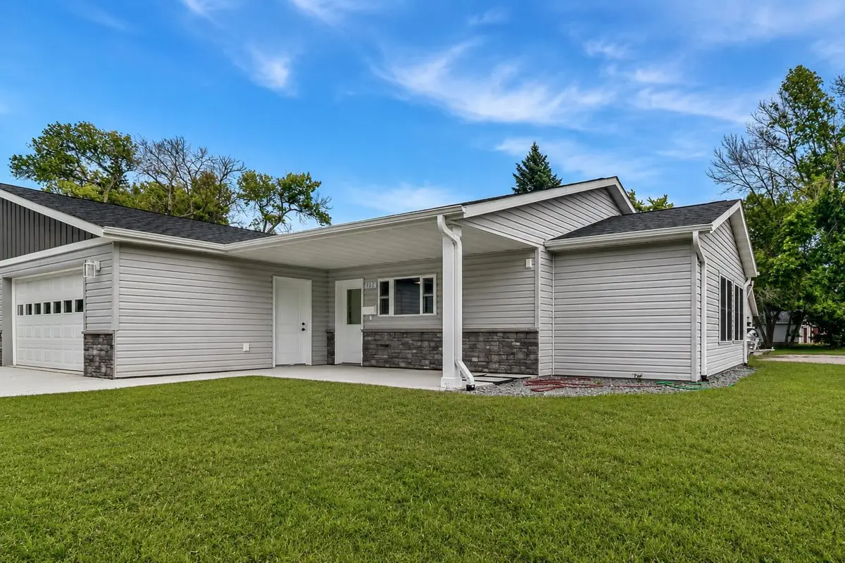 122 Cox Avenue Sw, Madelia, MN 56062 - #1