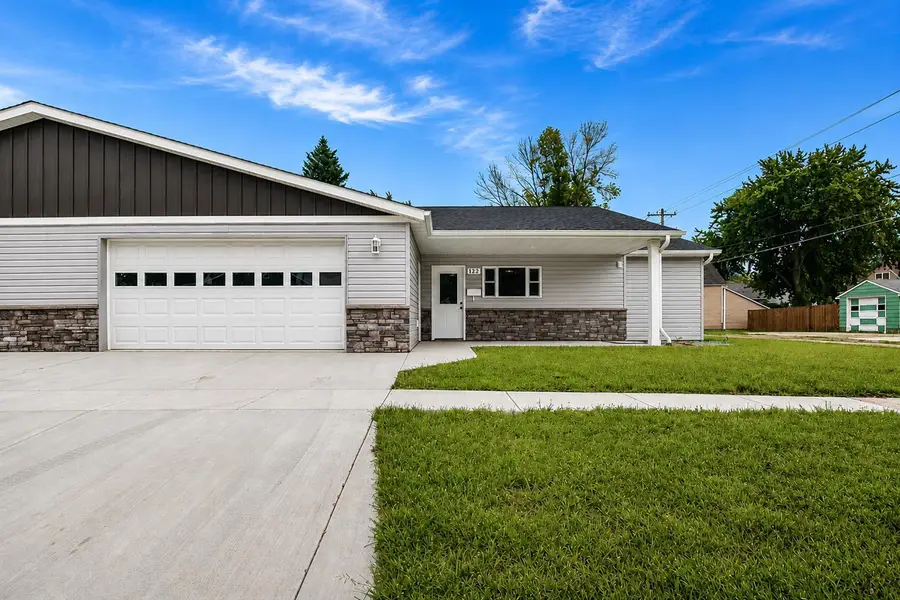 122 Cox Avenue Sw, Madelia, MN 56062 - #2