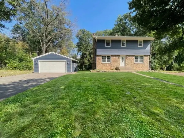 928 Griffin Avenue, Mahtomedi, MN 55115
