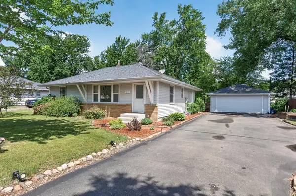 211 92nd Avenue Ne, Blaine, MN 55434