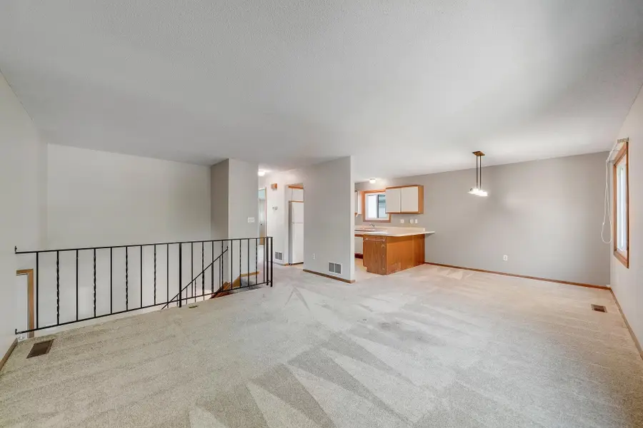 800 Hawthorne Avenue E, Saint Paul, MN 55106 - #3