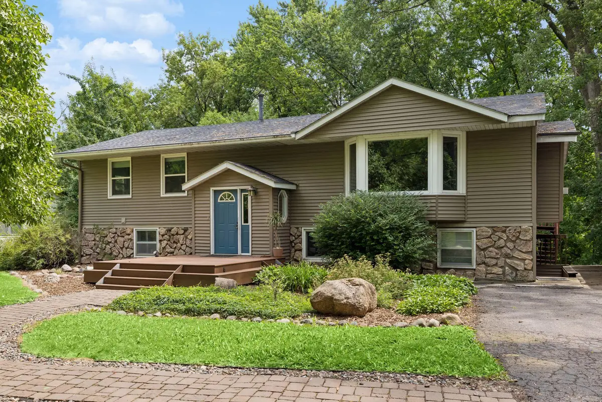 3260 Snelling Avenue N, Arden Hills, MN 55112 - #1