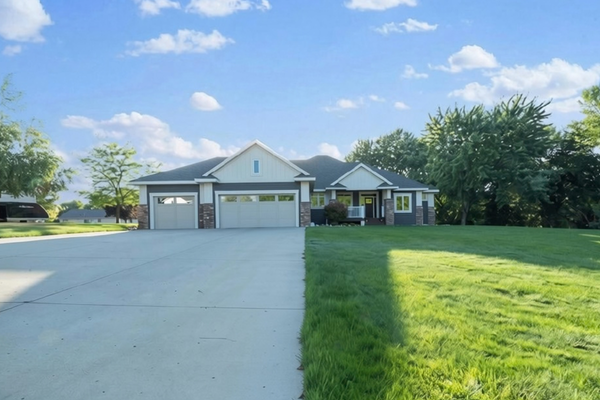 1890 Ridgewood Drive Nw, Alexandria, MN 56308
