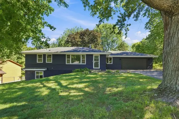 14925 Deerwood Drive, Burnsville, MN 55306