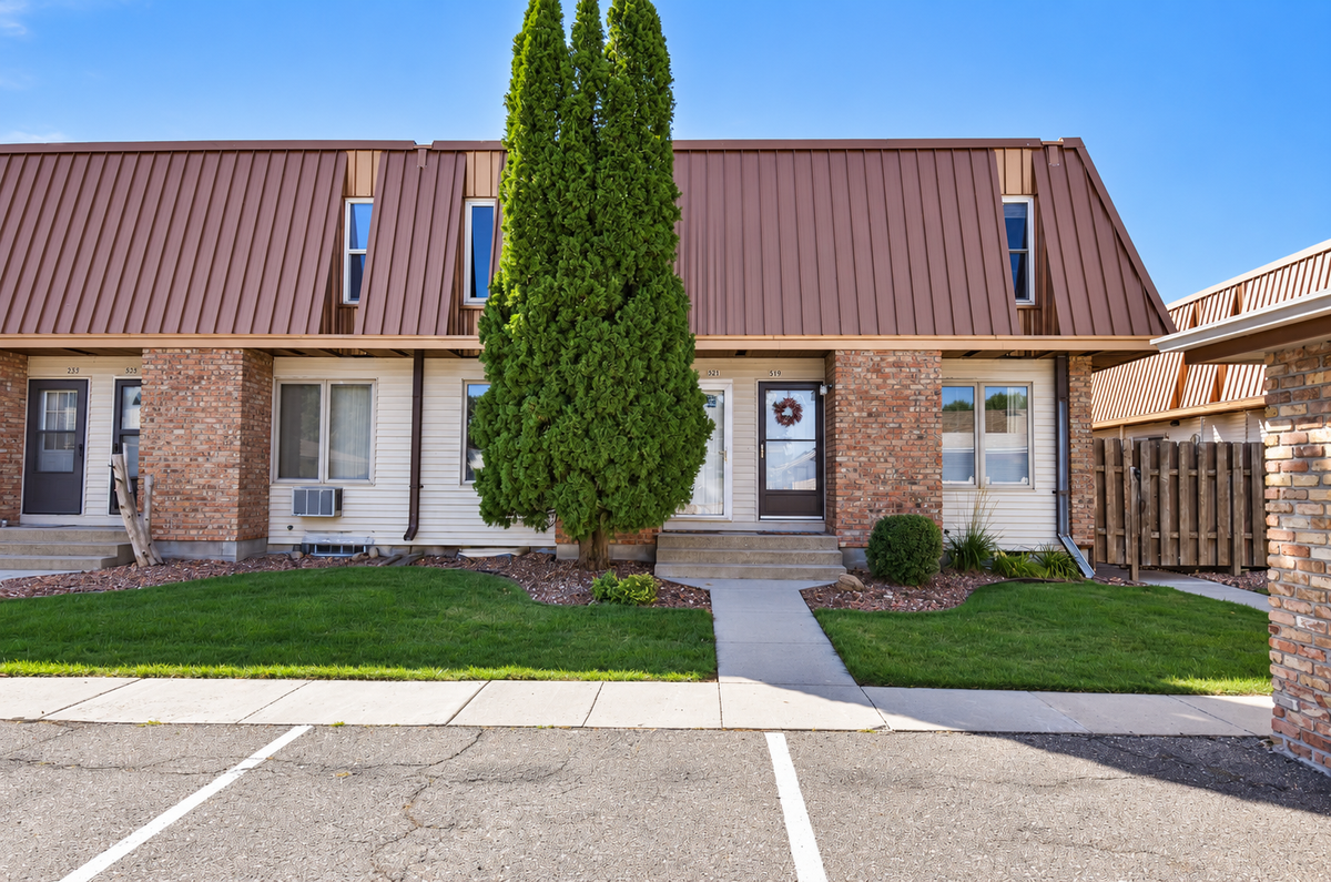 321 12 1/2 Avenue E, West Fargo, ND 58078 - #1