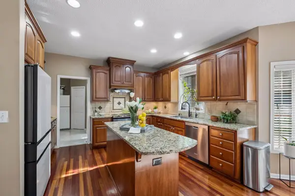 15016 Viewcrest Lane, Burnsville, MN 55306