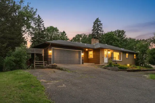 6193 49th Street N, Oakdale, MN 55128