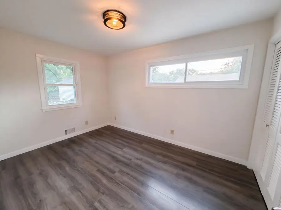 572 11th Avenue Nw, New Brighton, MN 55112 - #3