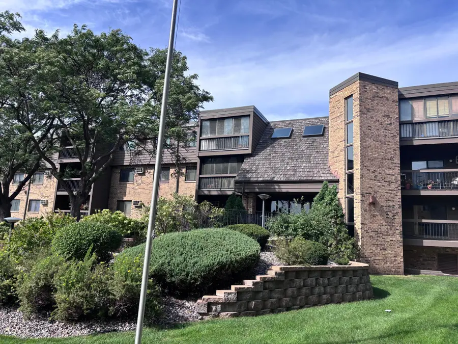 999 41st Avenue Ne #302, Columbia Heights, MN 55421 - #3
