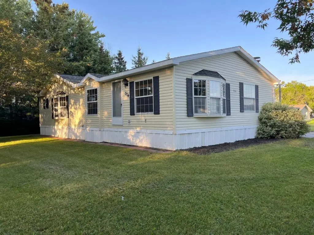 314 6th Avenue Se, Baudette, MN 56623 - #1