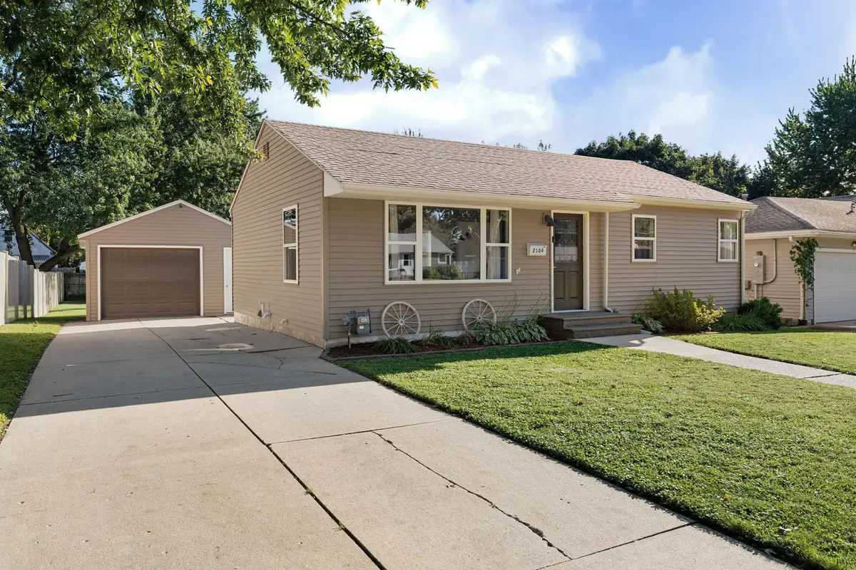 2104 1st Avenue Ne, Austin, MN 55912 - #1