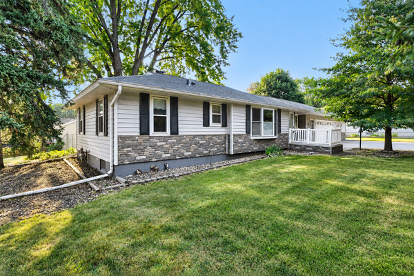 2244 Mcmenemy Street, Maplewood, MN 55117