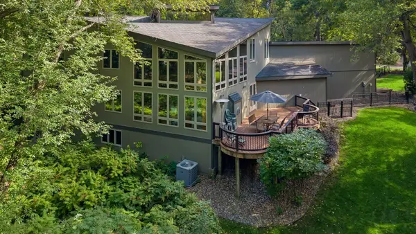16 Timberglade Road, Bloomington, MN 55437