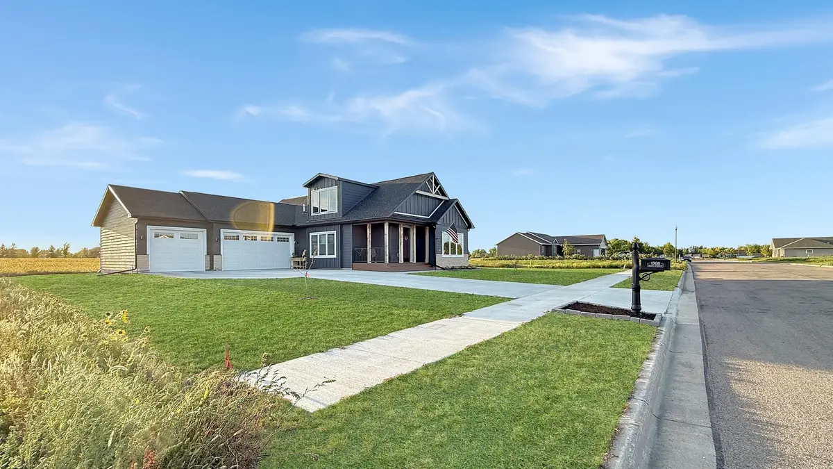 1508 Ellis Avenue, Marshall, MN 56258 - #1