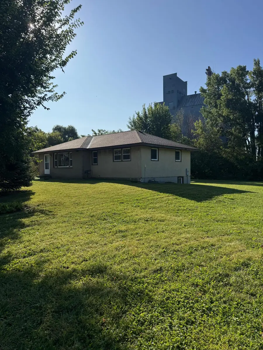 435 W Ottawa Street, Le Center, MN 56057 - #2
