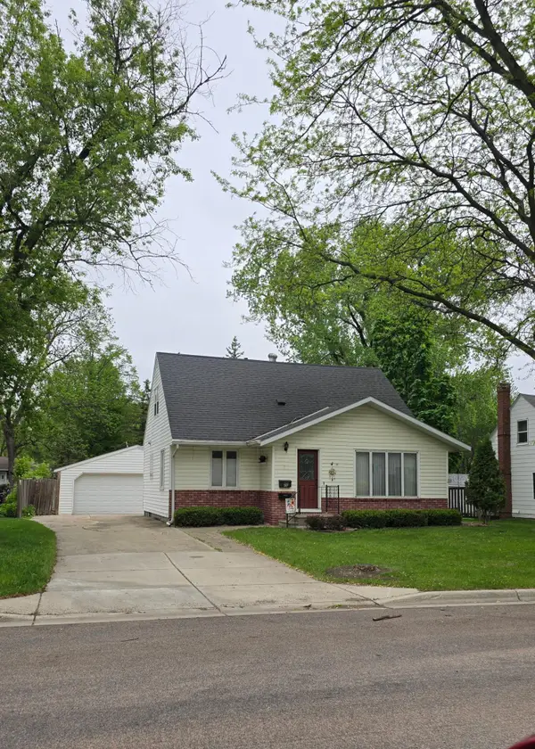 207 E Lyon Street, Marshall, MN 56258