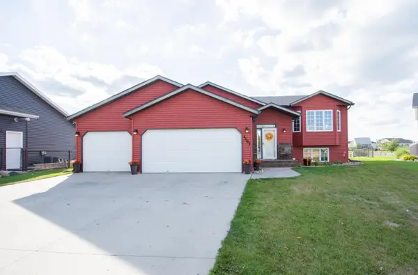 4407 15th Street S, Moorhead, MN 56560
