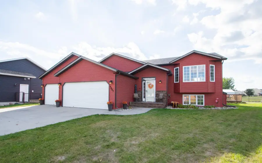 4407 15th Street S, Moorhead, MN 56560 - #2