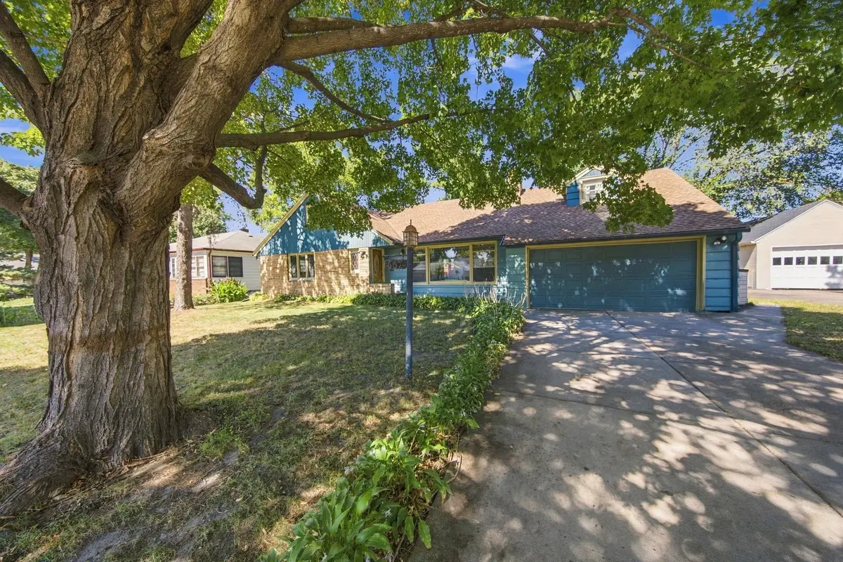 667 Wheelock Parkway W, Saint Paul, MN 55117 - #1