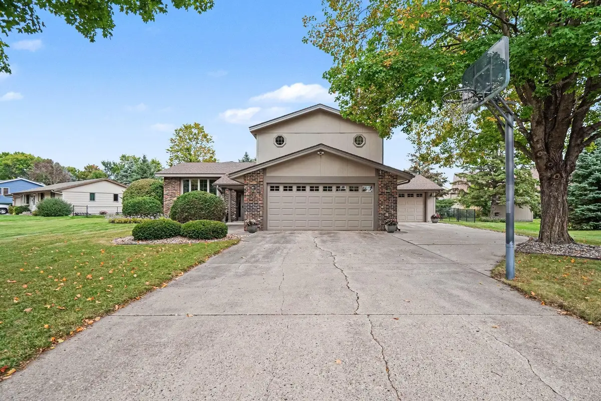 712 Highland Drive, New Prague, MN 56071 - #1