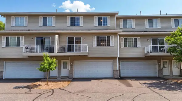 1587 County Road D E, Maplewood, MN 55109