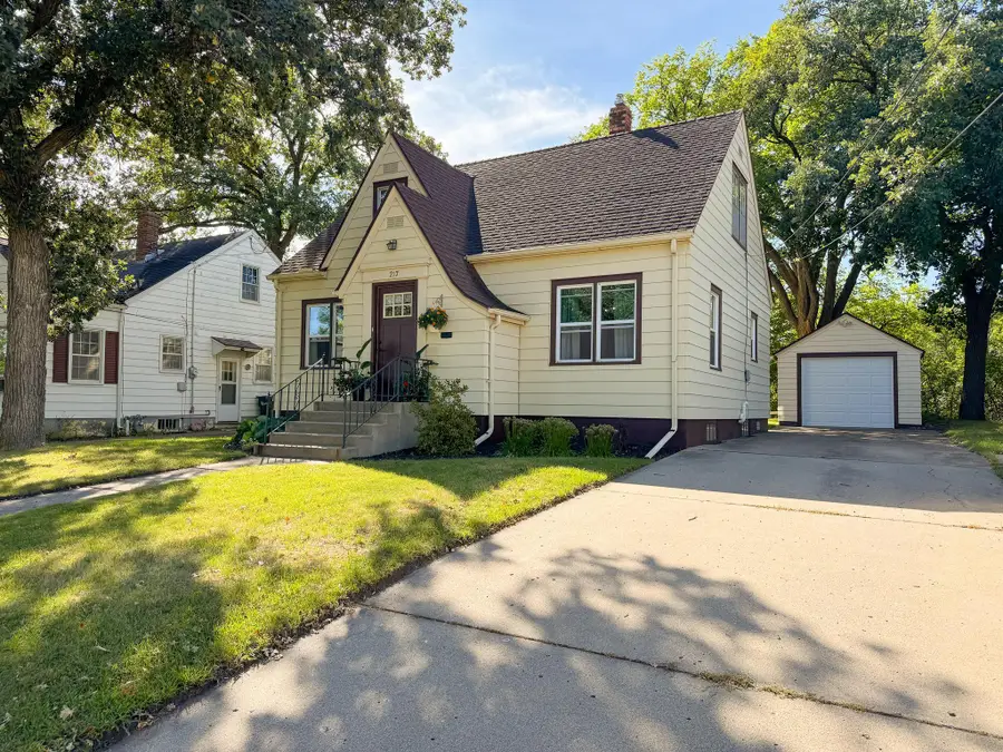 217 W Church Street, Fergus Falls, MN 56537 - #2