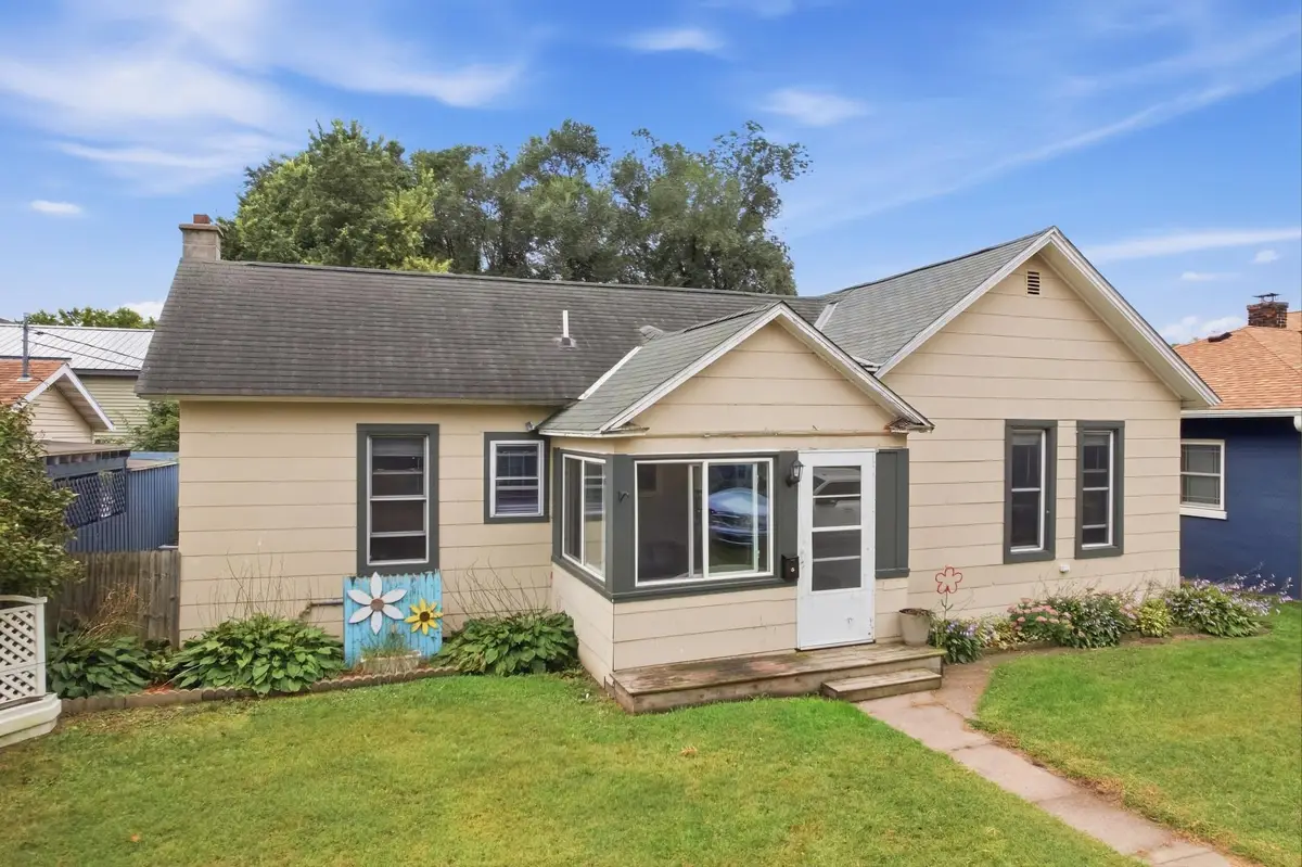 623 E Howard Street, Winona, MN 55987 - #1