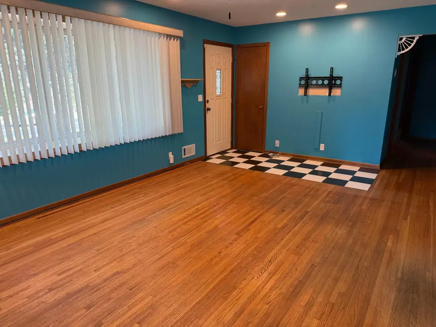 2055 English Street, Saint Paul, MN 55109 - #2