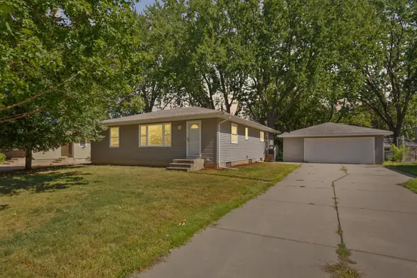 4242 Limestone Drive, Eagan, MN 55122