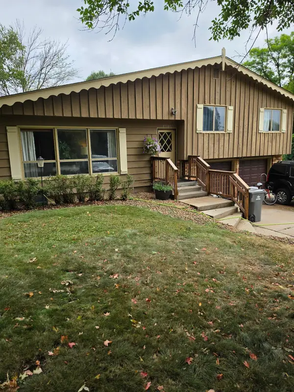 17705 2nd Avenue N, Plymouth, MN 55447
