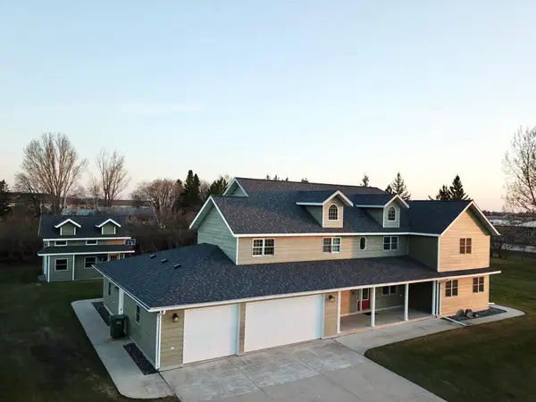 310 7th Street Sw, Roseau, MN 56751